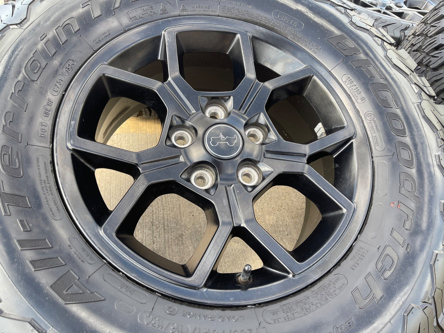 17" Jeep Gladiator RUBICON OEM wheels rims black Wrangler 9326 SET BFG A/T 33"
