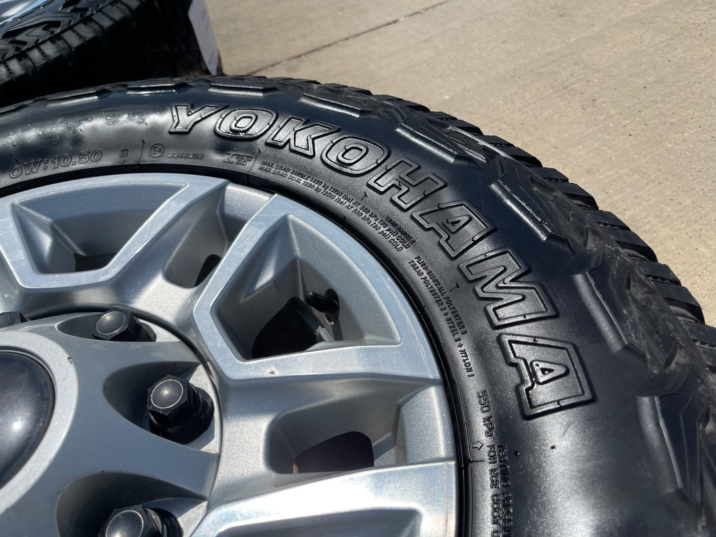 17" Chevy Silverado GMC Sierra 2500 OEM 5948 wheels rims YOKOHAMA A/T SET