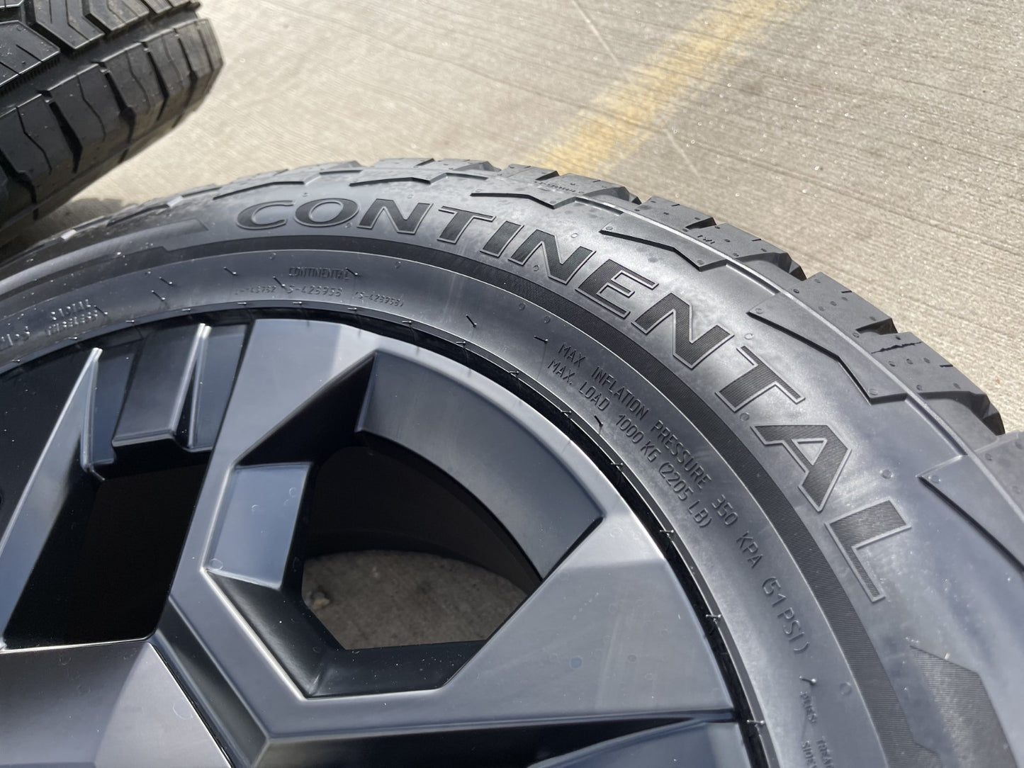 18" Kia Telluride X-PRO OEM wheels rims Sorento Sedona 2026 2027 NEW