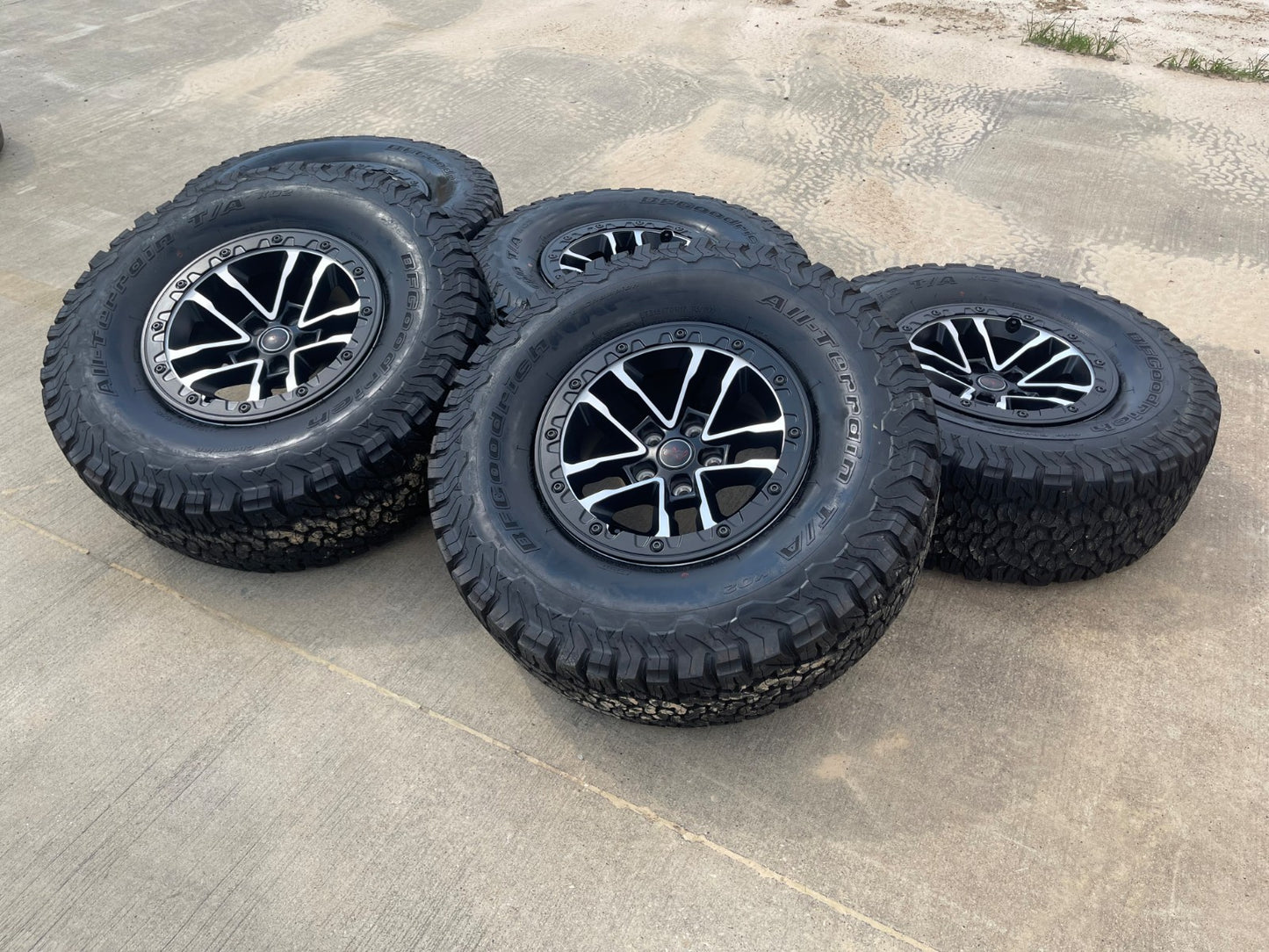 17" Jeep Wrangler 392 Gladiator Rubicon OEM 9329 BEADLOCK wheels rims BFG 35"