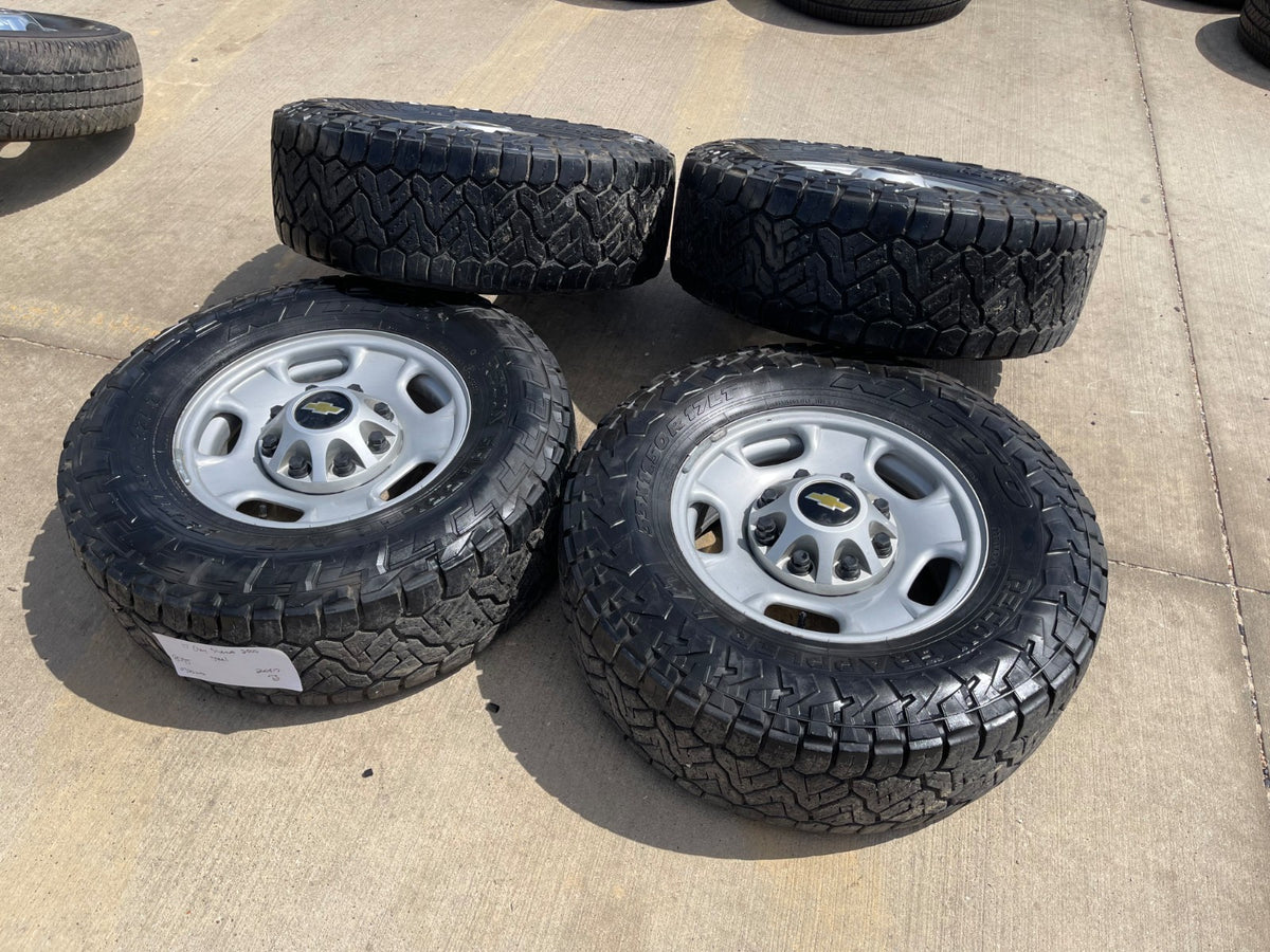 17" Chevy Silverado GMC Sierra 2500 OEM 8095 wheels rims SET tires NITRO 33"