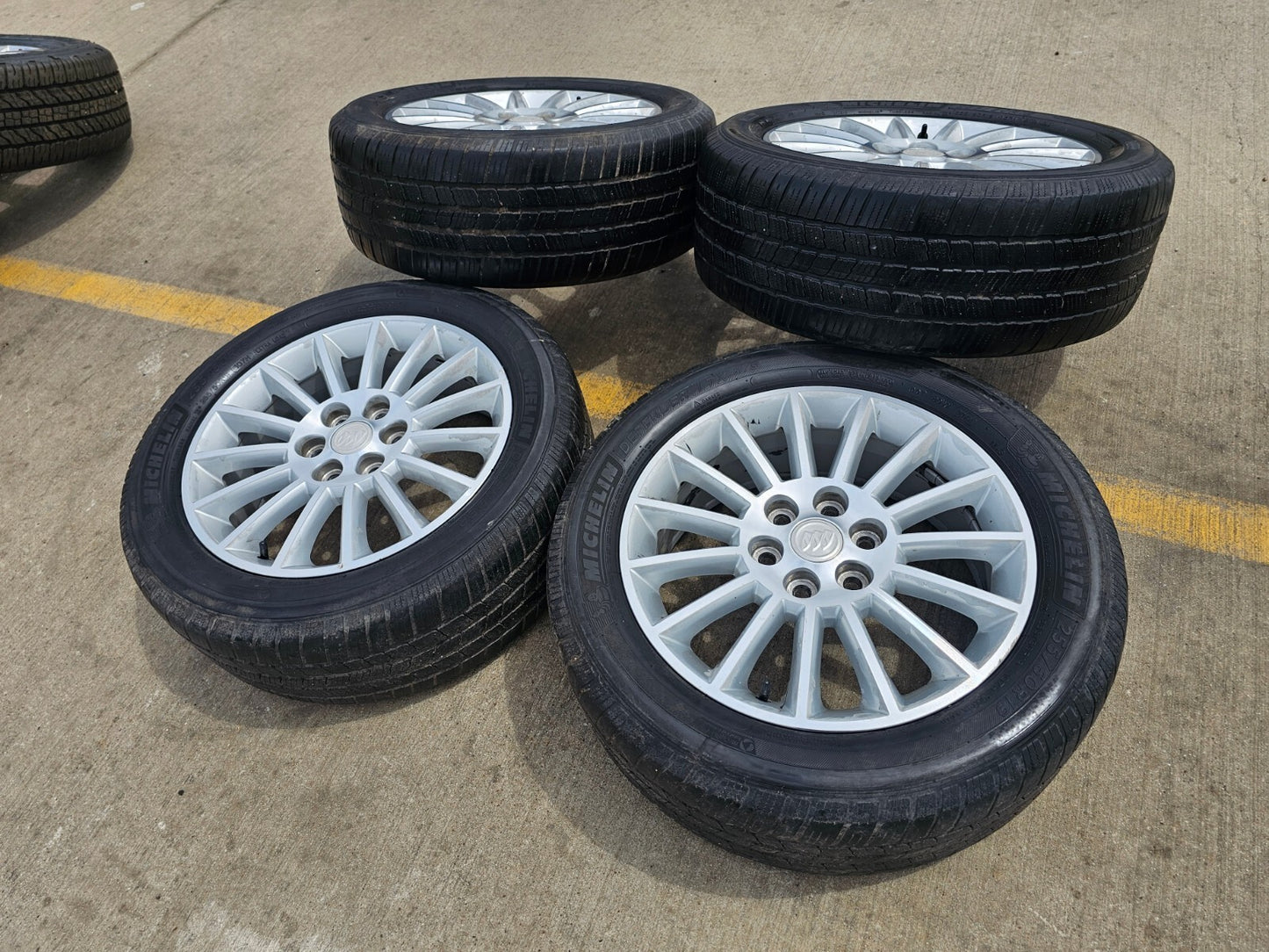 19" Buick Enclave GMC Acadia OEM 4079 wheels rims Chevy Traverse 6x132
