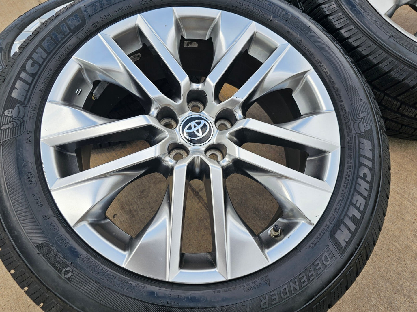 19" Toyota Rav4 Premium OEM 75244 wheels rims Highlander MICHELIN