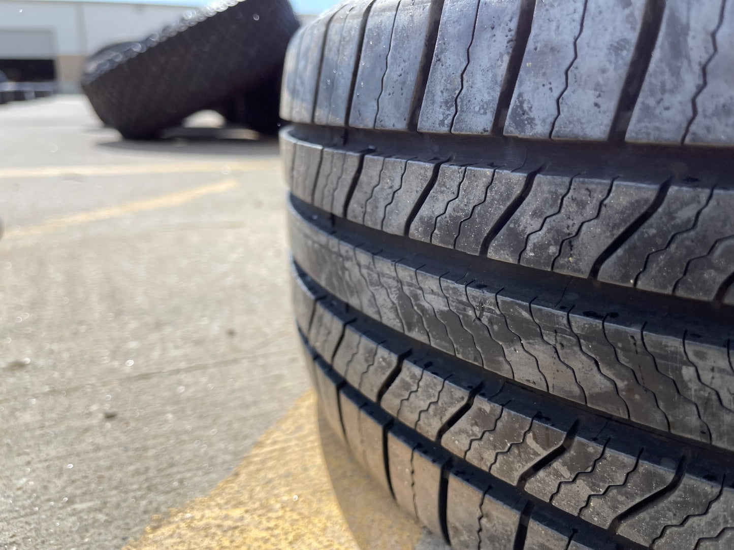 (1) 225/50/17 Michelin Defender 2 tire 225/50R17 98H XL M+S