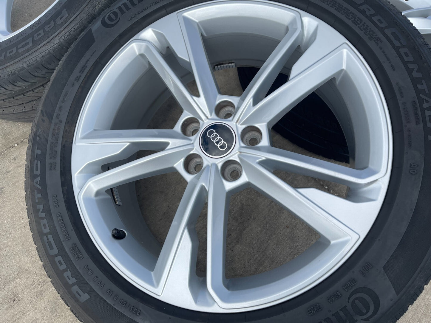 19" Audi Q8 OEM wheels rims tires 59120 Q7 RS S VW Atlas
