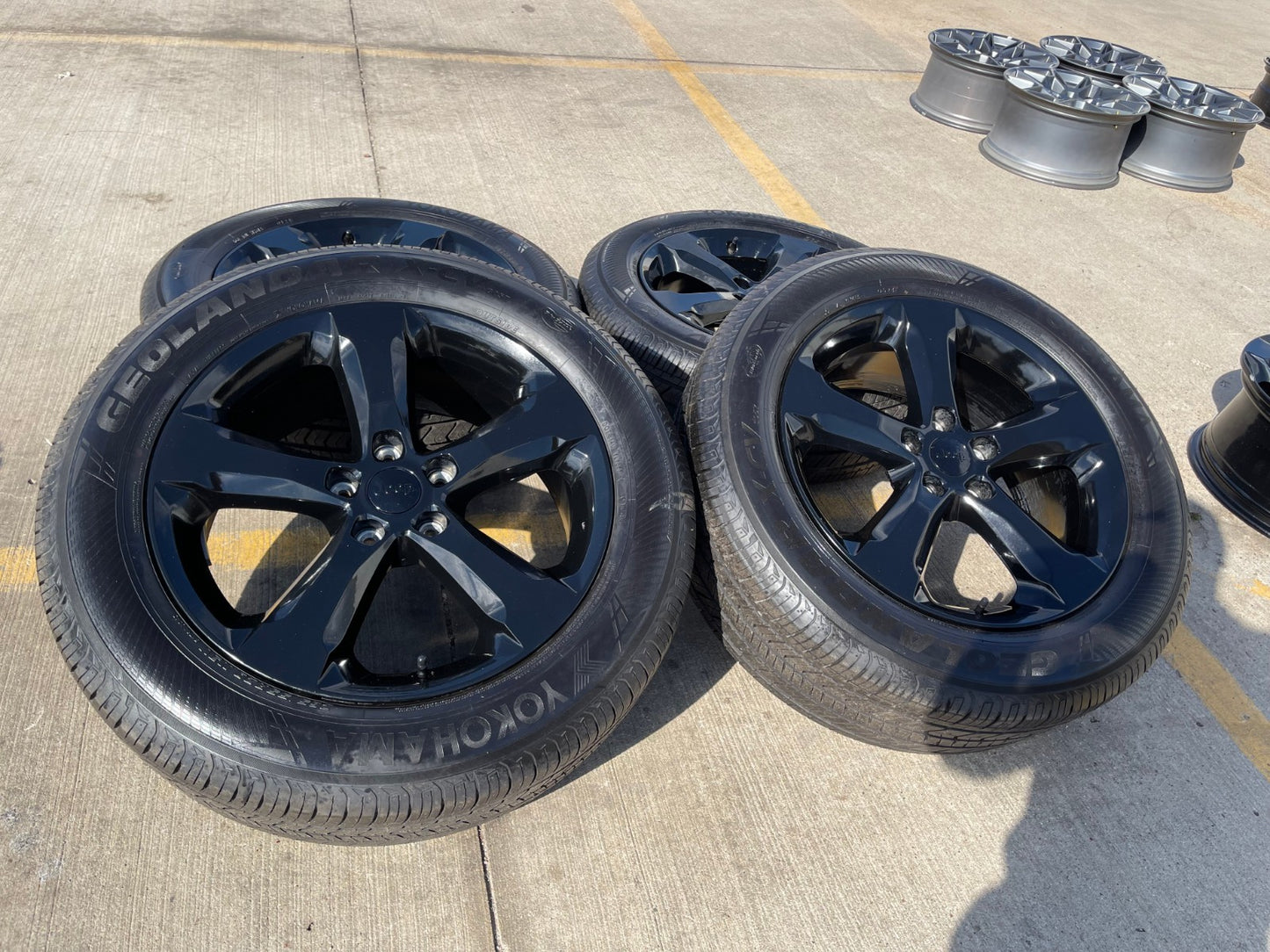 20" Jeep Grand Cherokee L OEM black wheels rims 9287 95199 tires