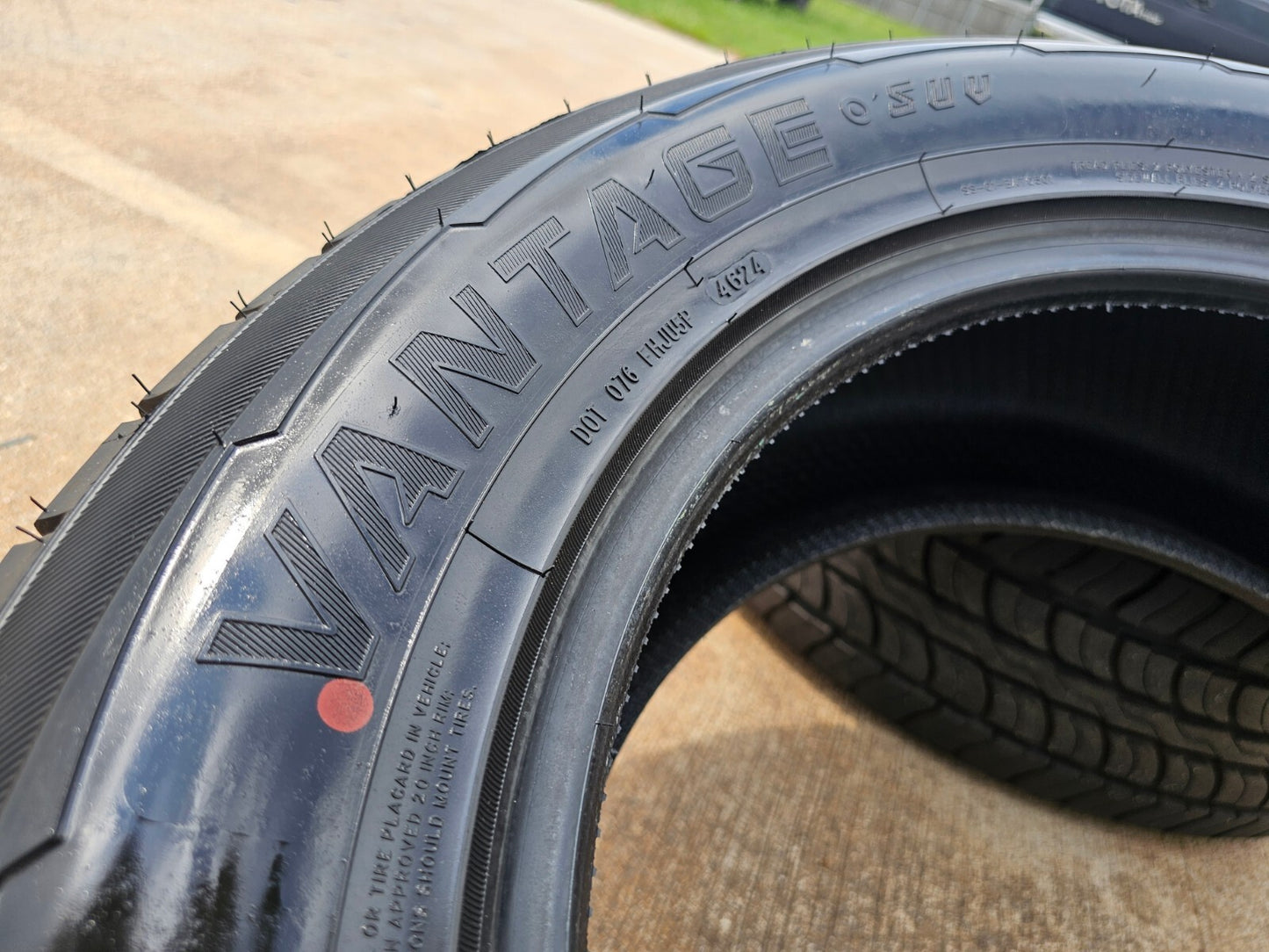 (1) 275/60/20 Vantage SUV tire 115H