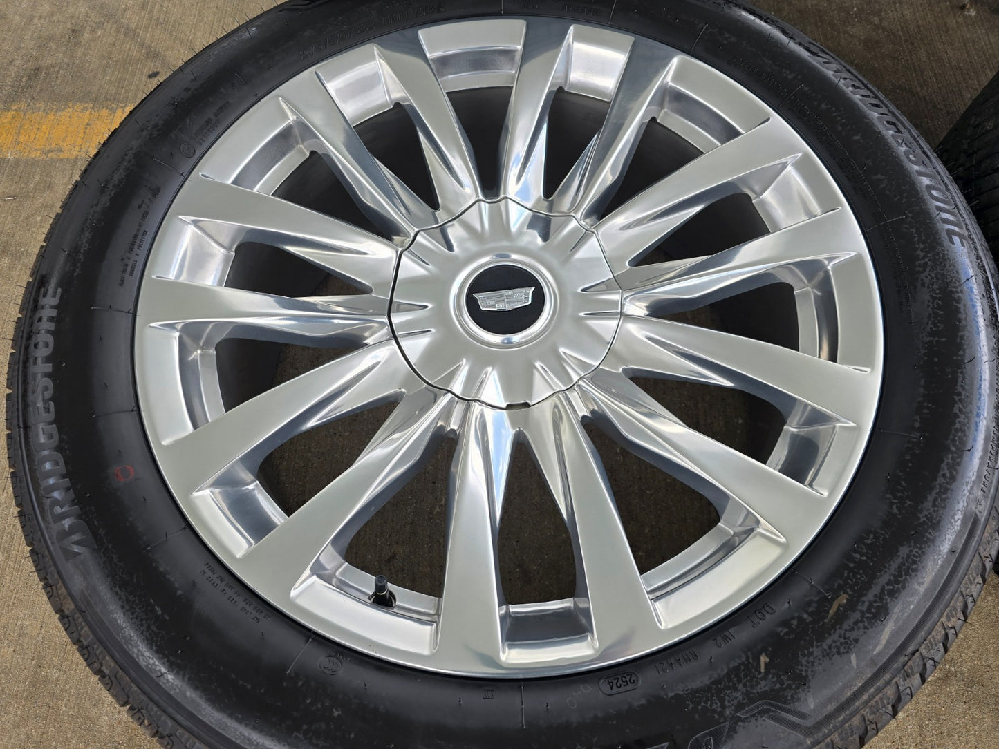 22" Cadillac Escalade Platinum OEM wheels rims 95026 4873 tires DISCOUNTED