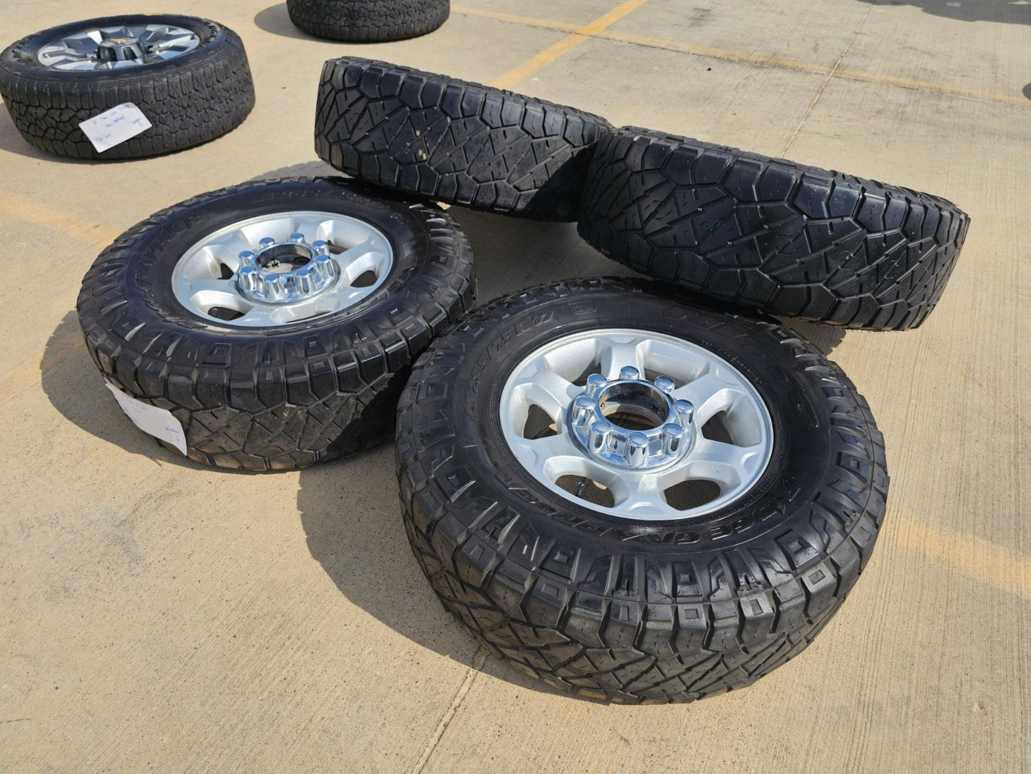 17" Ford F-250 F-350 OEM rims wheels 3950 tires NITRO 34" DISCOUNTED