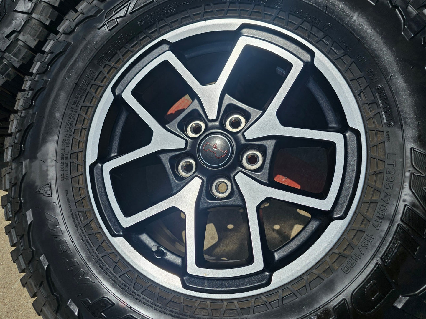 17" Jeep Wrangler Rubicon OEM wheels rims Gladiator tires A/T3 2025 NEW