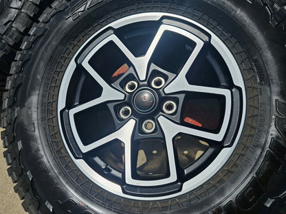 17" Jeep Wrangler Rubicon OEM wheels rims Gladiator tires A/T3 2025 NEW