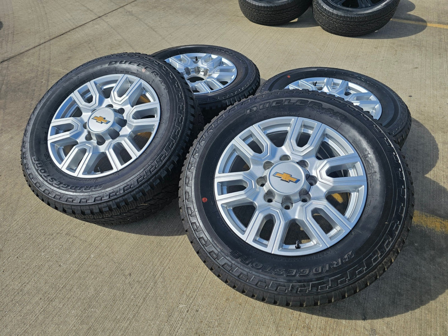 20" GMC Sierra AT4 2500 3500 OEM wheels rims 5950 Silverado BRIDGESTONE DUELER
