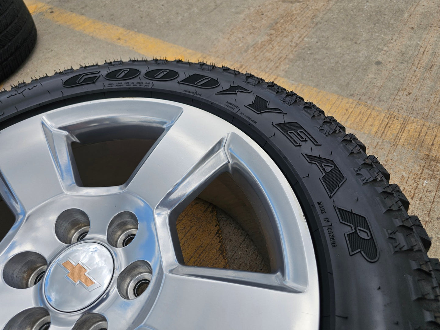 20" Chevy Silverado 1500 Tahoe Suburban OEM wheel rim 5652 tire spare GOODYEAR