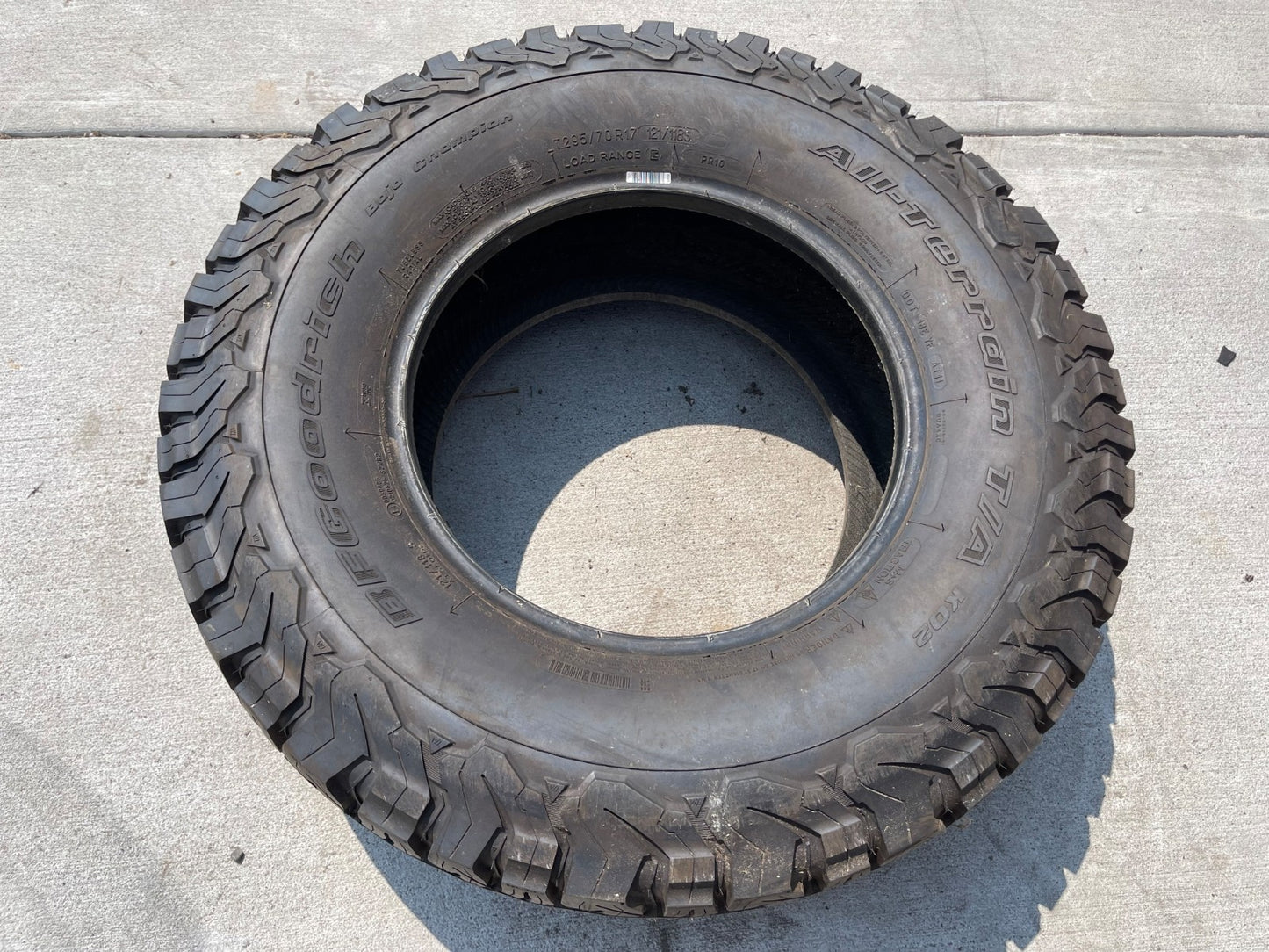 (1) 295/70/17 BFG KO2 A/T tire 295/70R17 LT 10 ply LRE 121S TAKE OFF NEW