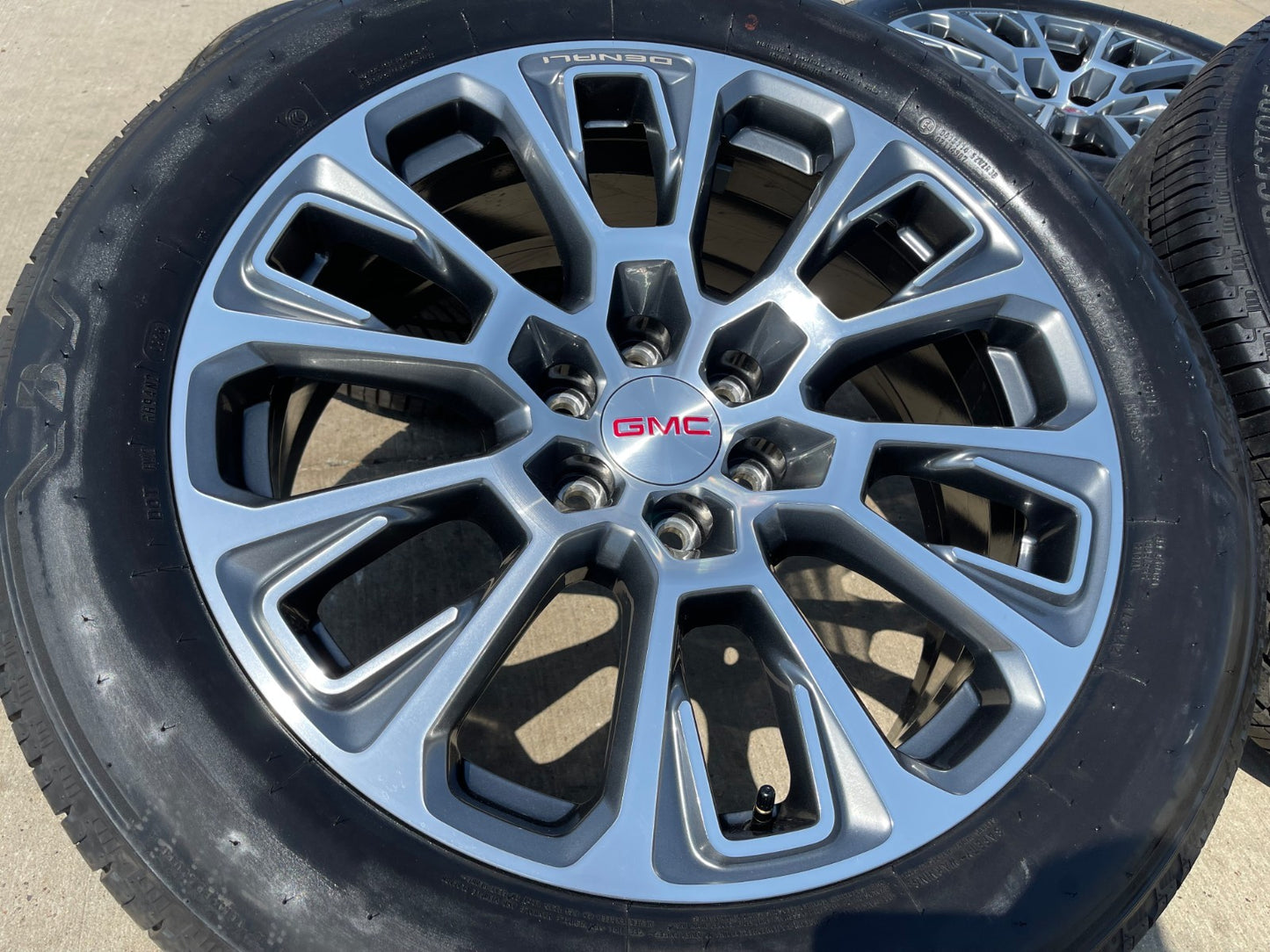 22" GMC Yukon Sierra DENALI OEM wheels rims Tahoe 2025 2026 2027 BRIDGESTONE NEW