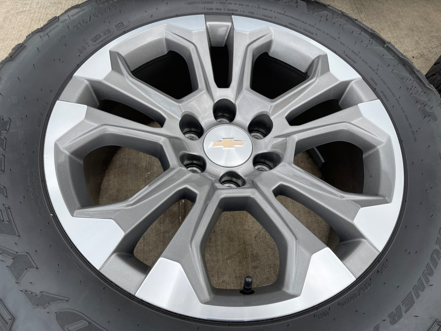 20" Chevy Tahoe Silverado OEM 14090 95417 wheels rims tires GOODYEAR A/T