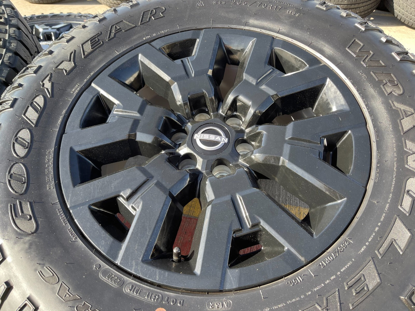 17" Nissan Frontier OEM Desert Runner 62832 wheels rims tires DURATRAC A/T