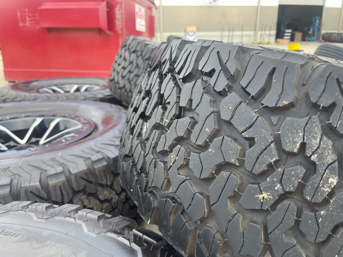 17" Jeep Wrangler 392 Gladiator Rubicon OEM 9329 BEADLOCK wheels rims BFG 35"