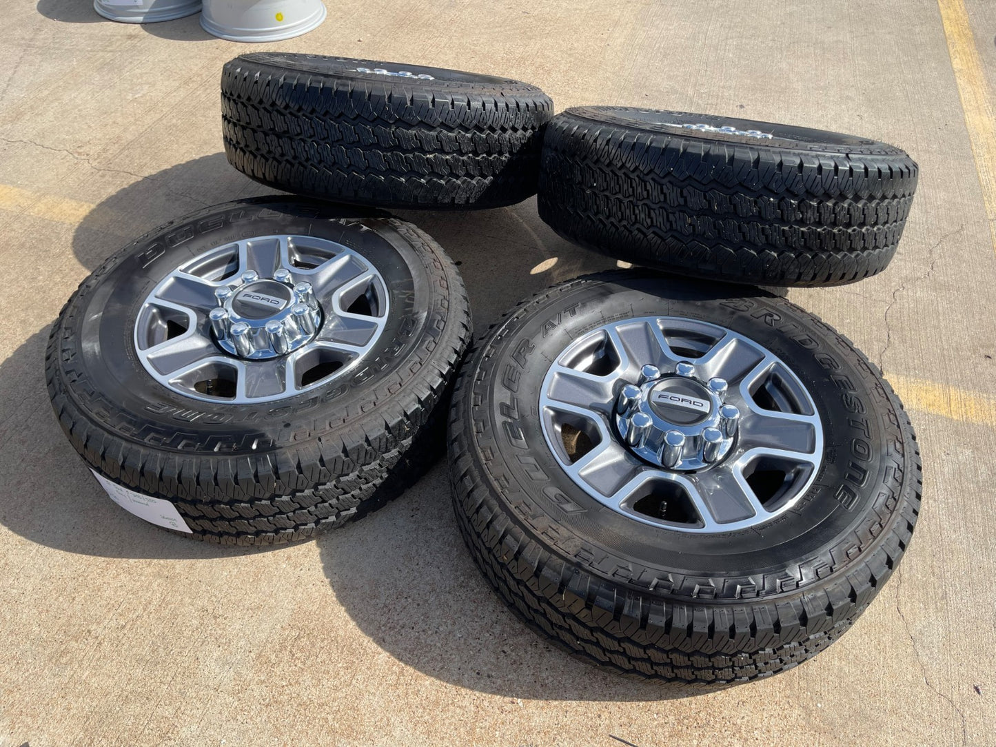18" Ford F-250 F-350 Lariat FX-4 OEM wheels 10480 10298 tires BRIDGESTONE A/T