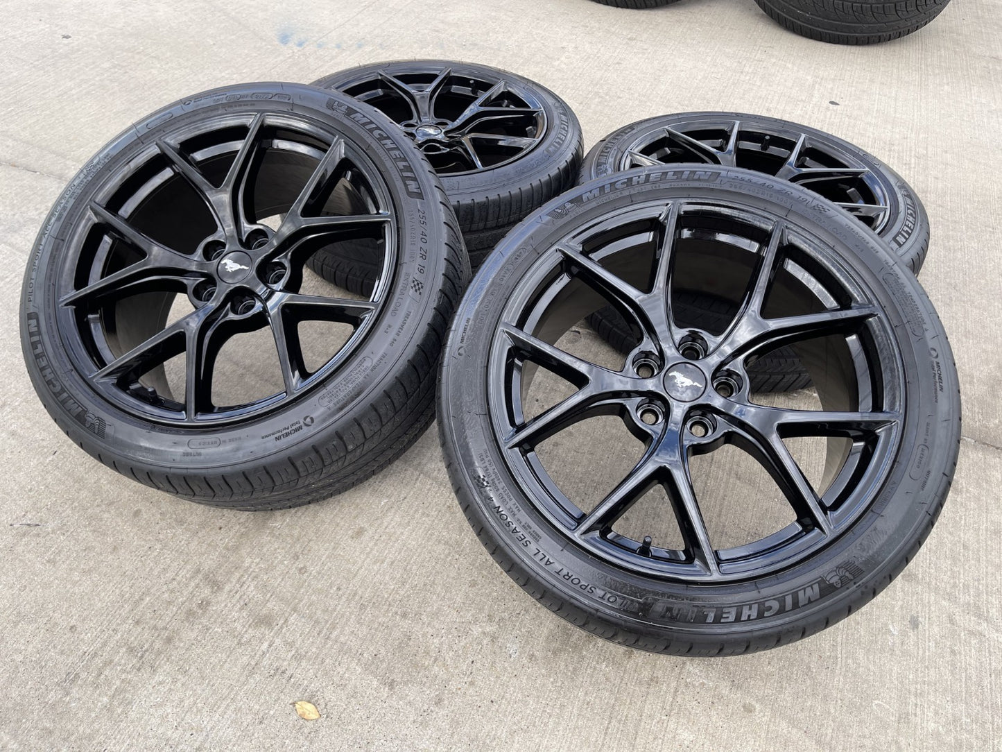 19" Ford Mustang GT Track Pack OEM 10277 10363 wheels rims tires MICHELIN