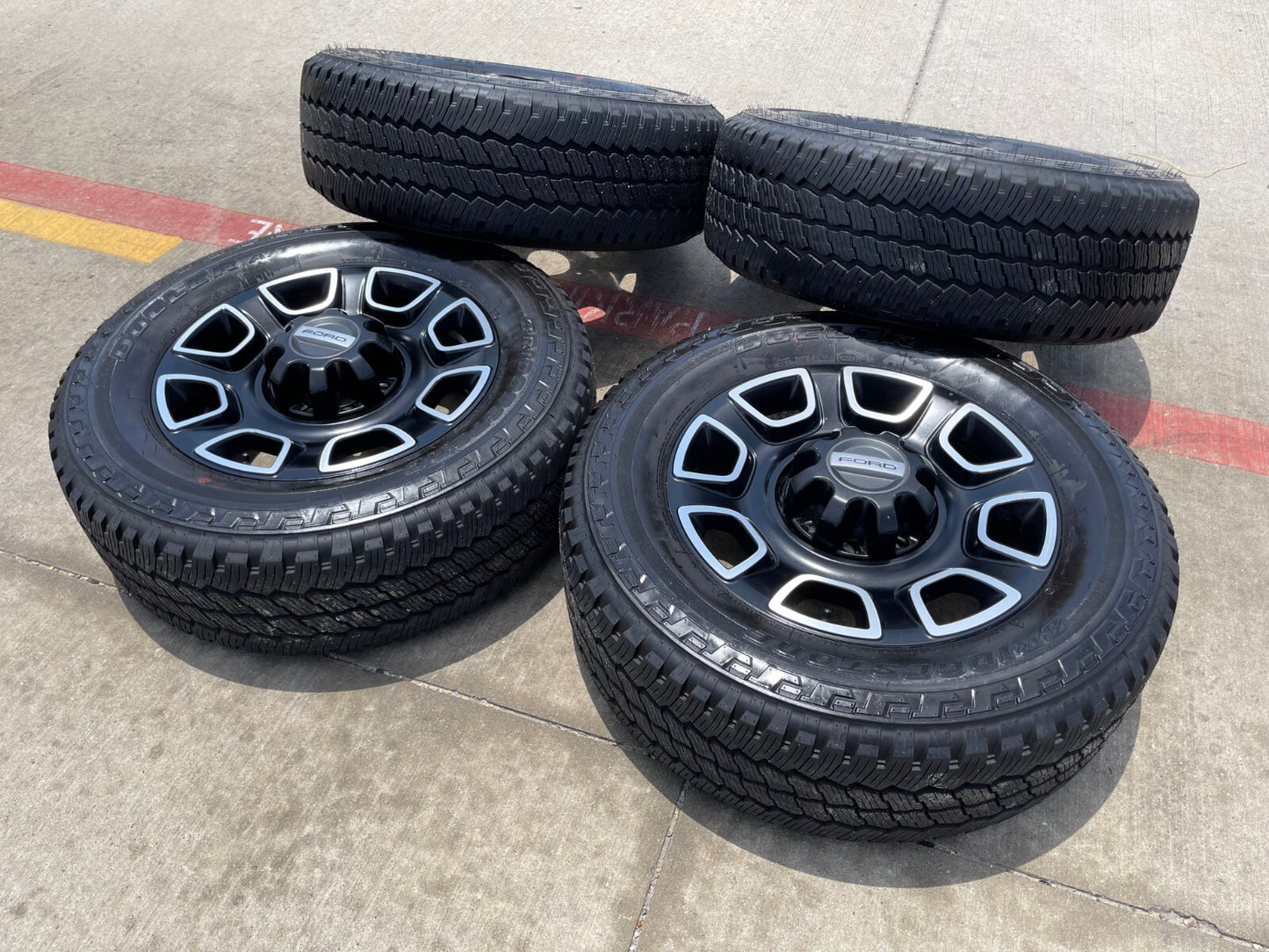 20" Ford F-250 F-350 OEM Lariat Platinum wheels rims 10486 tires 2024 2025