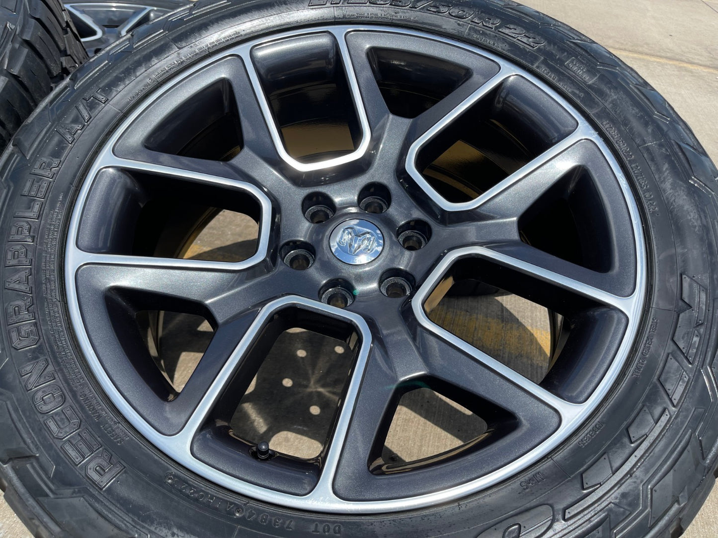22" Dodge Ram 1500 OEM LIMITED Laramie wheels rims 2725 2684 NITTO 33"