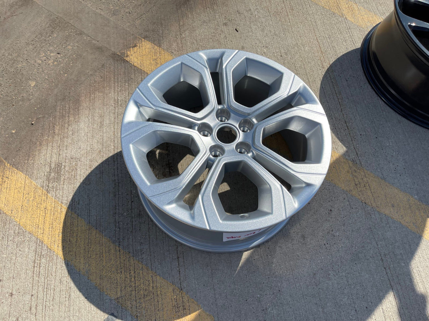 18" 18x8 Land Rover Evoque Discovery Sport OEM 72335 wheel rim NEW
