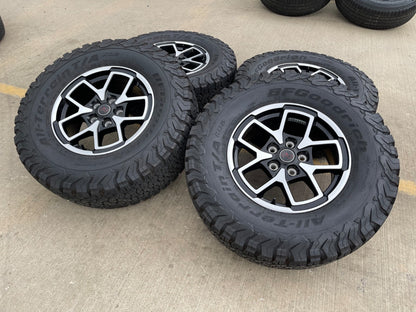 17" Jeep Wrangler Rubicon OEM 95730 9327 wheels rims Gladiator BFG KO2 A/T 33"