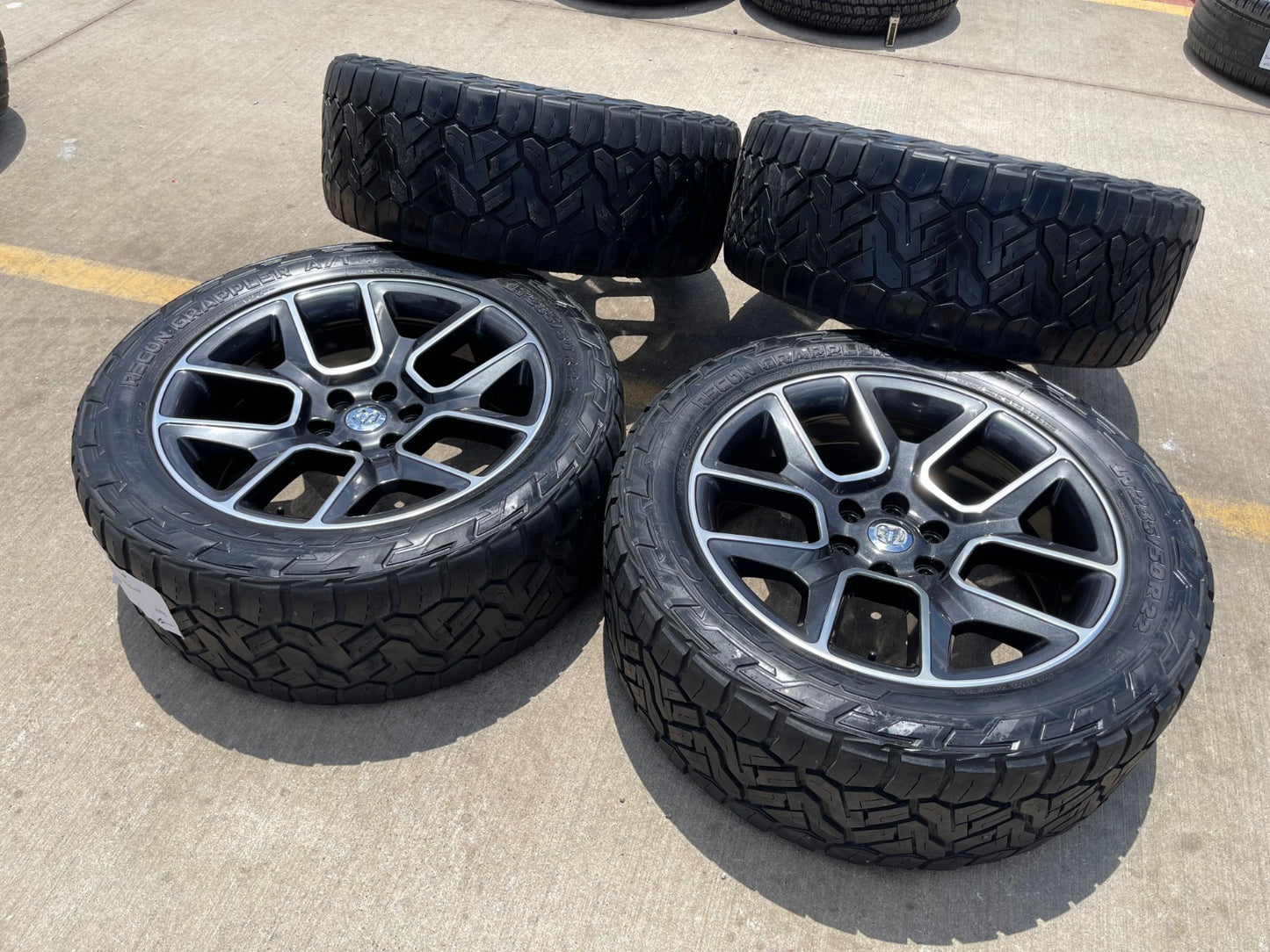 22" Dodge Ram 1500 OEM LIMITED Laramie wheels rims 2725 2684 NITTO 33"