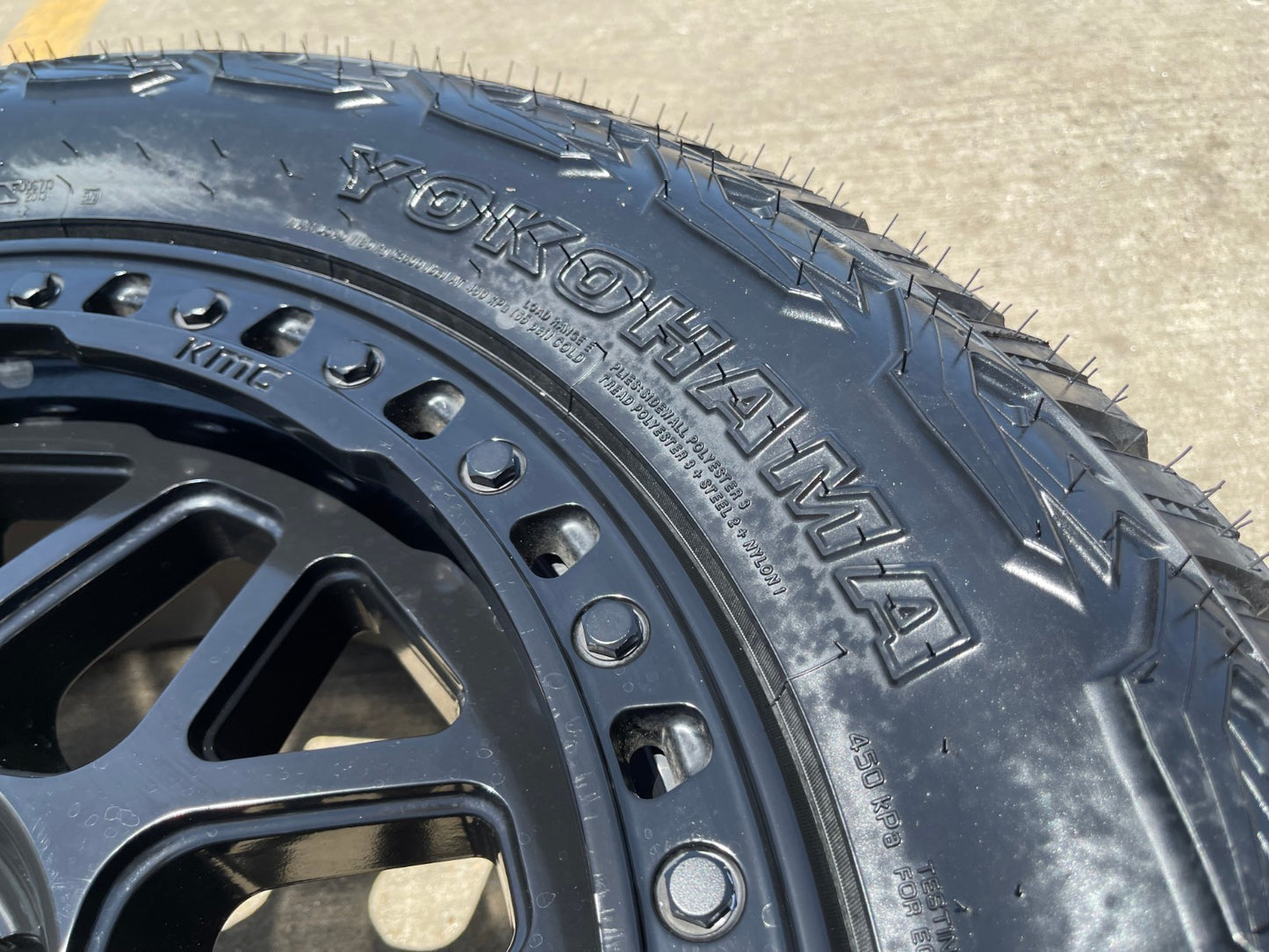 20x9 20" KMC KM549 Ford Expedition F-150 6x135 wheels rims tires 33" NEW