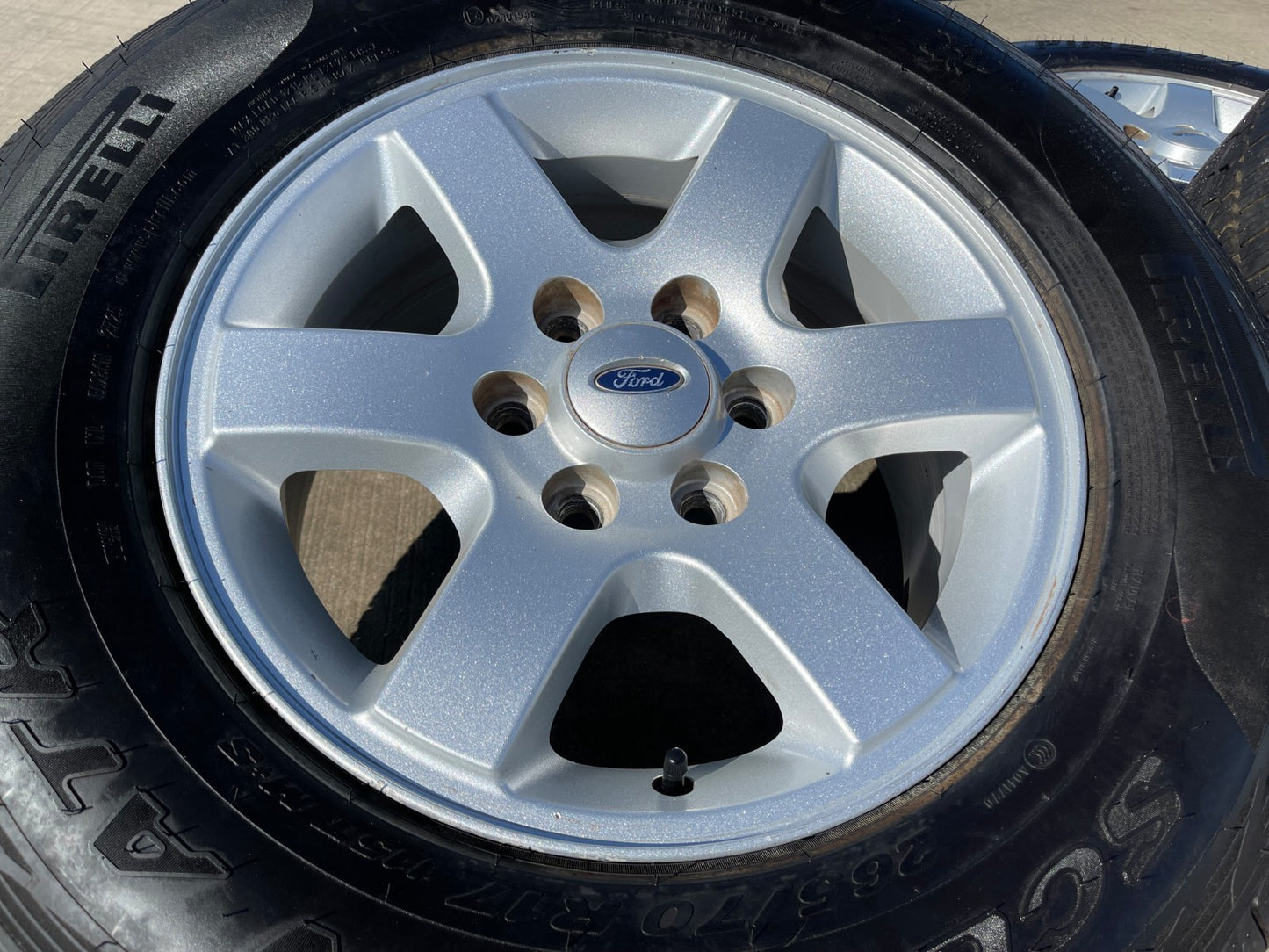 17" Ford F-150 Expedition OEM rims wheels 3661 tires NEW PIRELLI A/T
