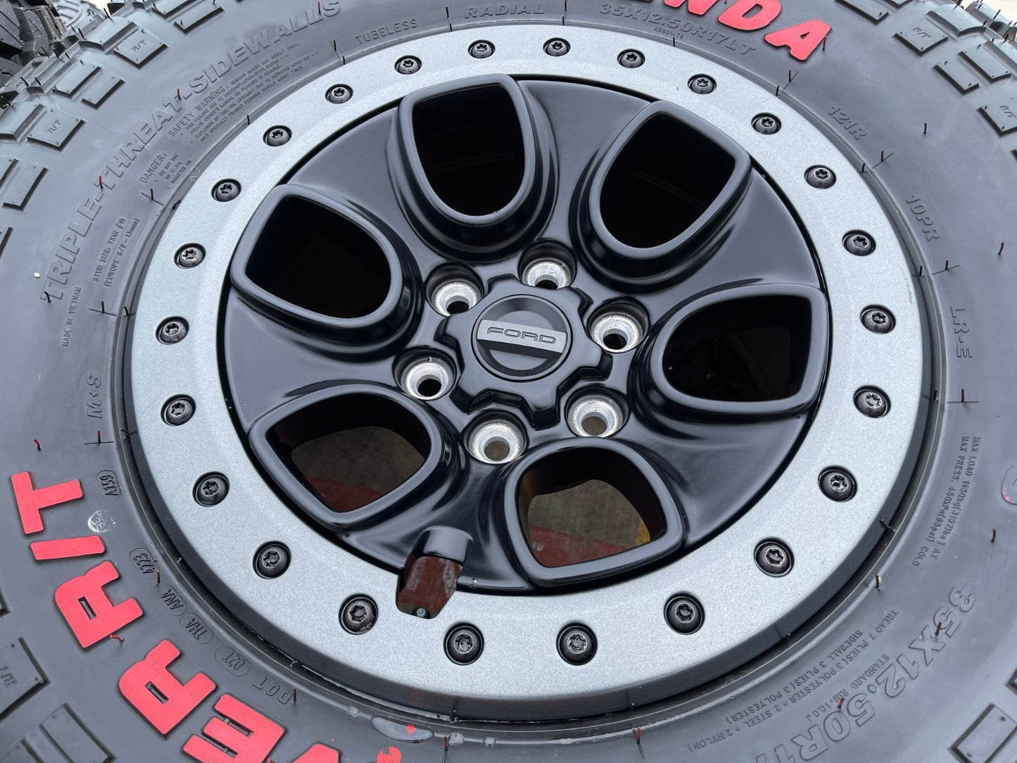 17" Ford F-150 Raptor OEM BEADLOCK rims wheels 10459 95210 KENDA 35" tires NEW