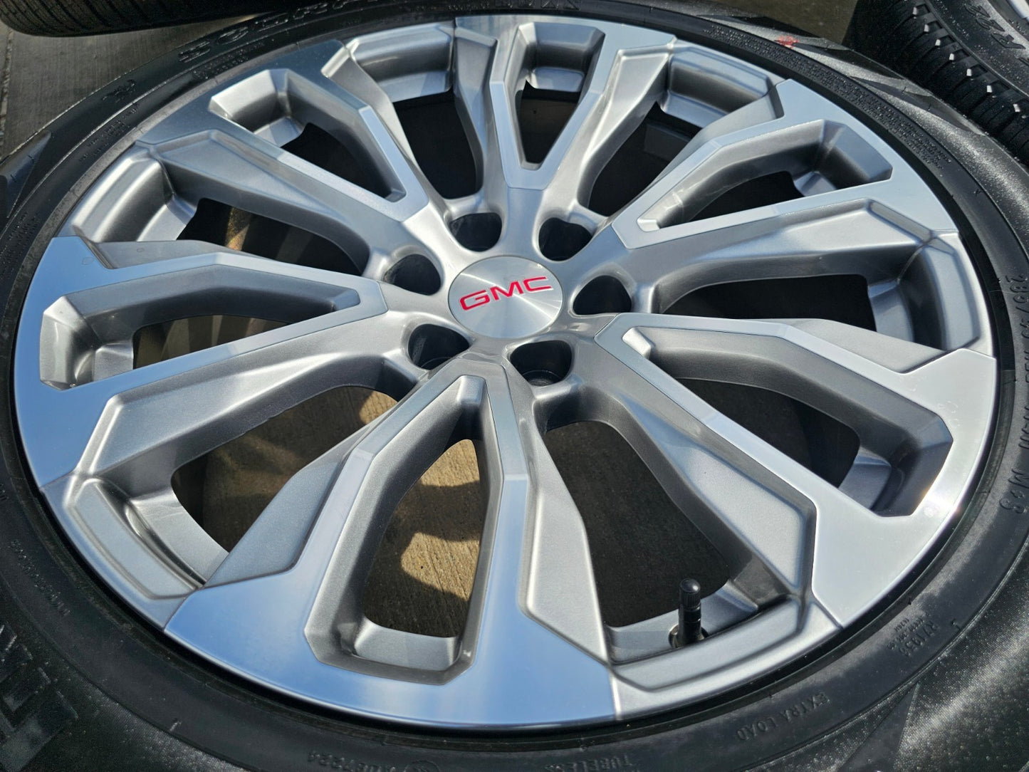 22" GMC Yukon Sierra DENALI OEM wheels rims SET 14025 97000 tires PIRELLI NEW
