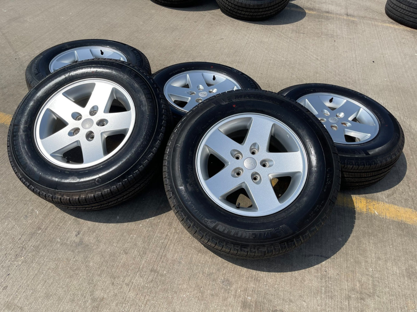 17" Jeep Wrangler Gladiator OEM wheels rims 9074 tires MICHELIN PRIMACY LTX NEW