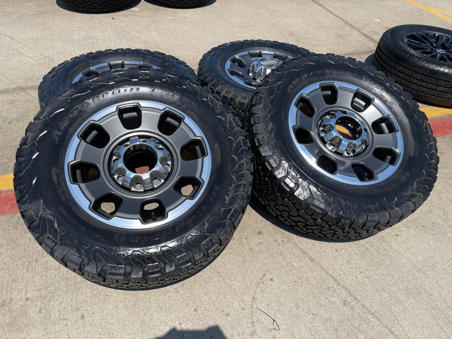 18" Ford F-250 F-350 OEM TREMOR rims wheels 10482 33" tires BFG KO2 A/T