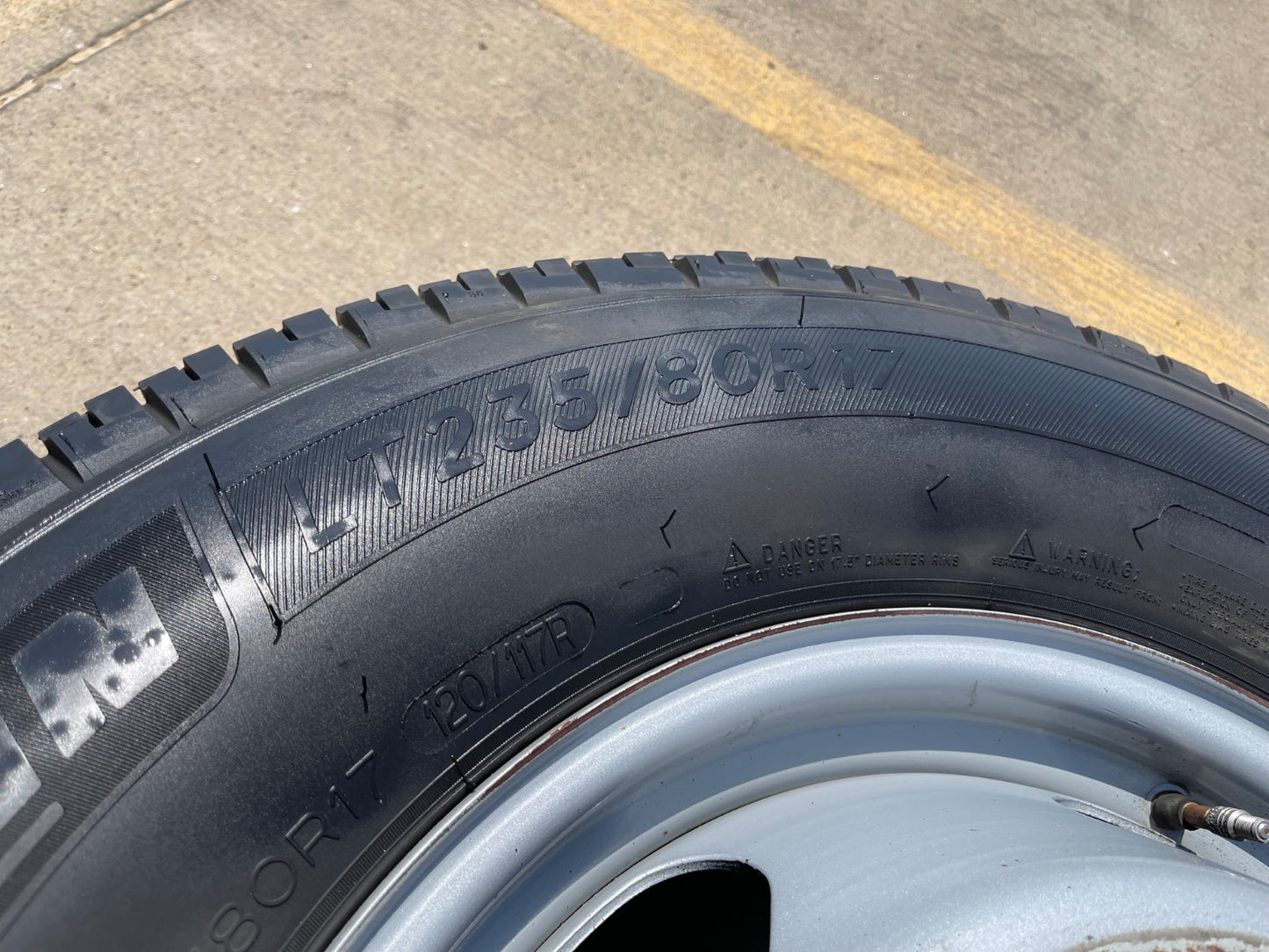 (1) 17" Chevy Silverado GMC Sierra 3500 Dually rim wheel OEM 8094 SINGLE