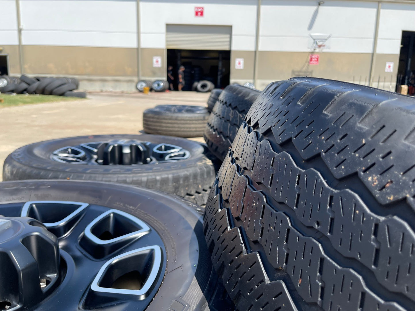 20" Ford F-250 F-350 OEM Lariat Platinum wheels rims 10486 tires SET