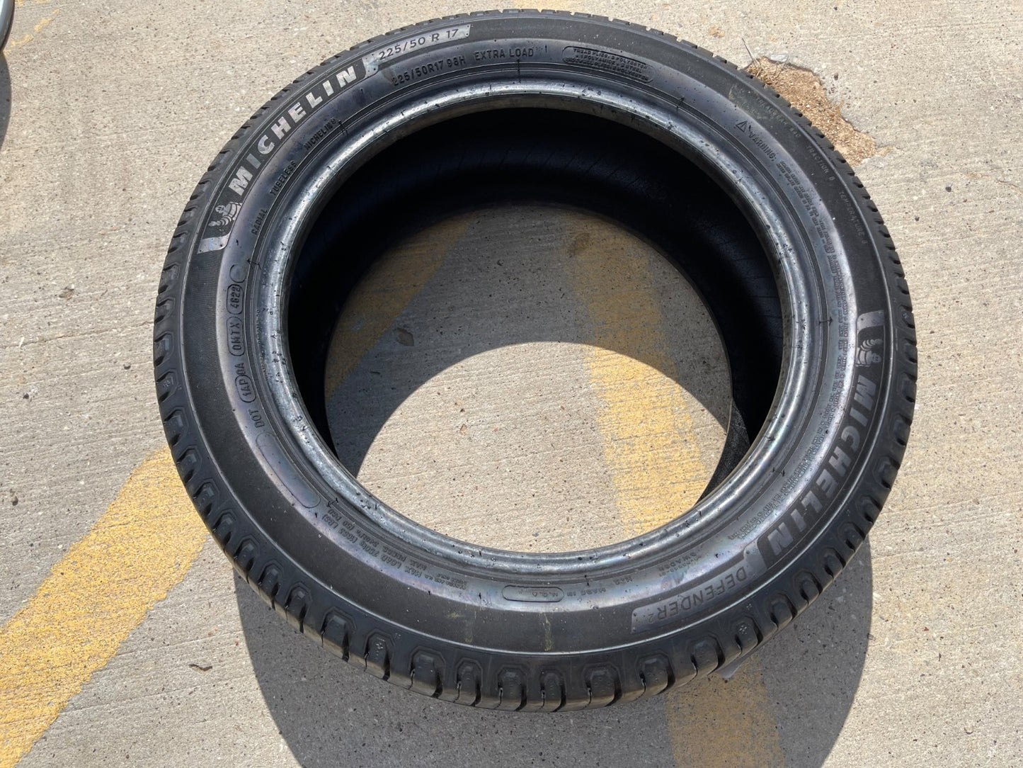 (1) 225/50/17 Michelin Defender 2 tire 225/50R17 98H XL M+S