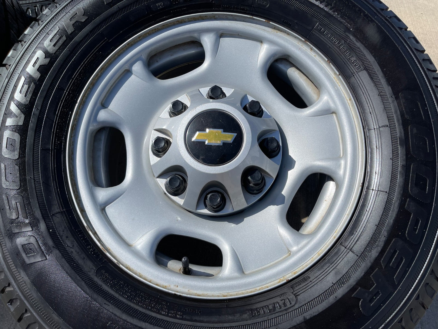 17" Chevy Silverado GMC Sierra 2500 OEM 8095 wheels rims SET tires COOPER HT3