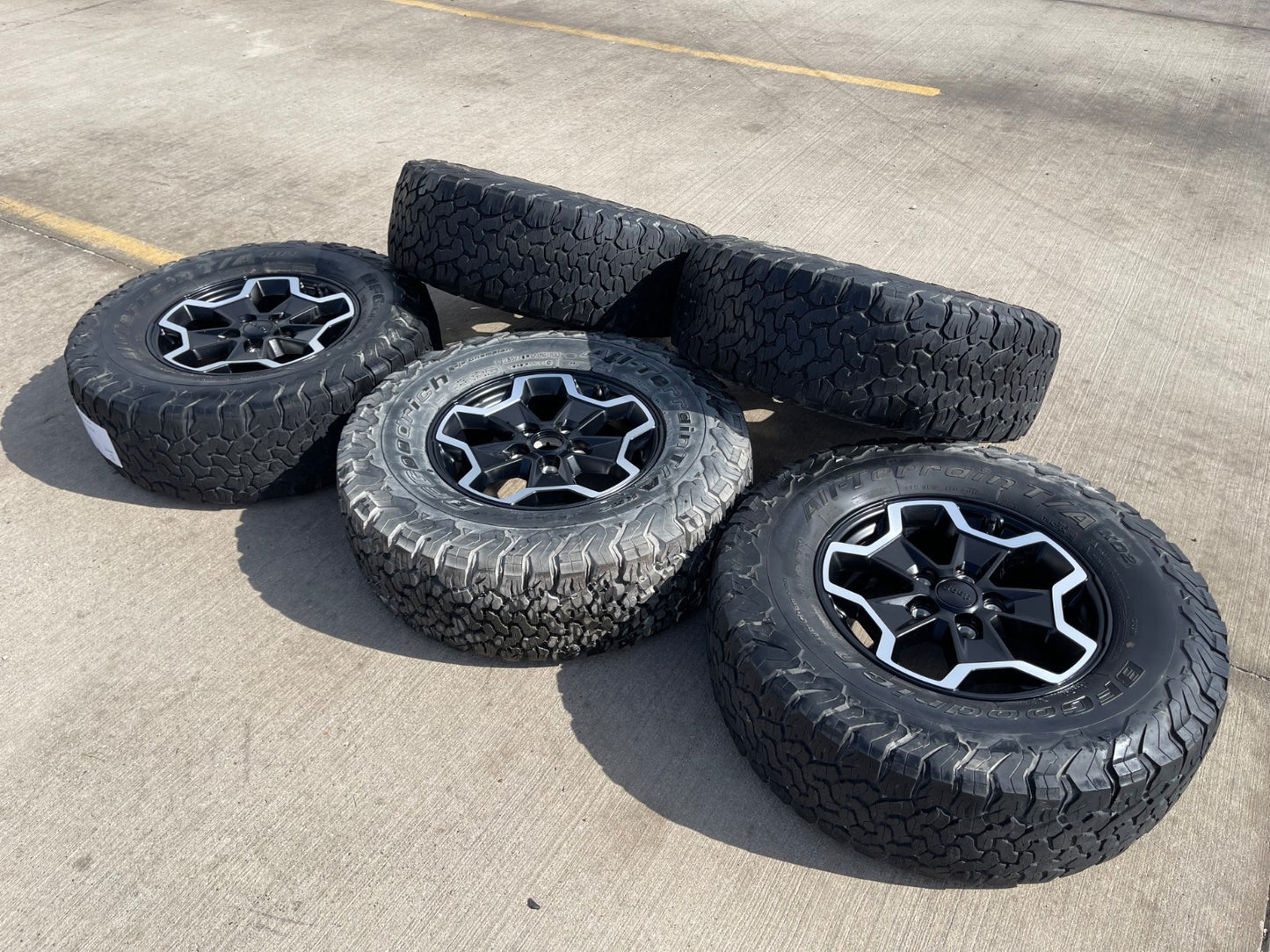 17" Jeep Wrangler Gladiator RUBICON OEM wheels rims tires 9237 black BFG KO2 A/T