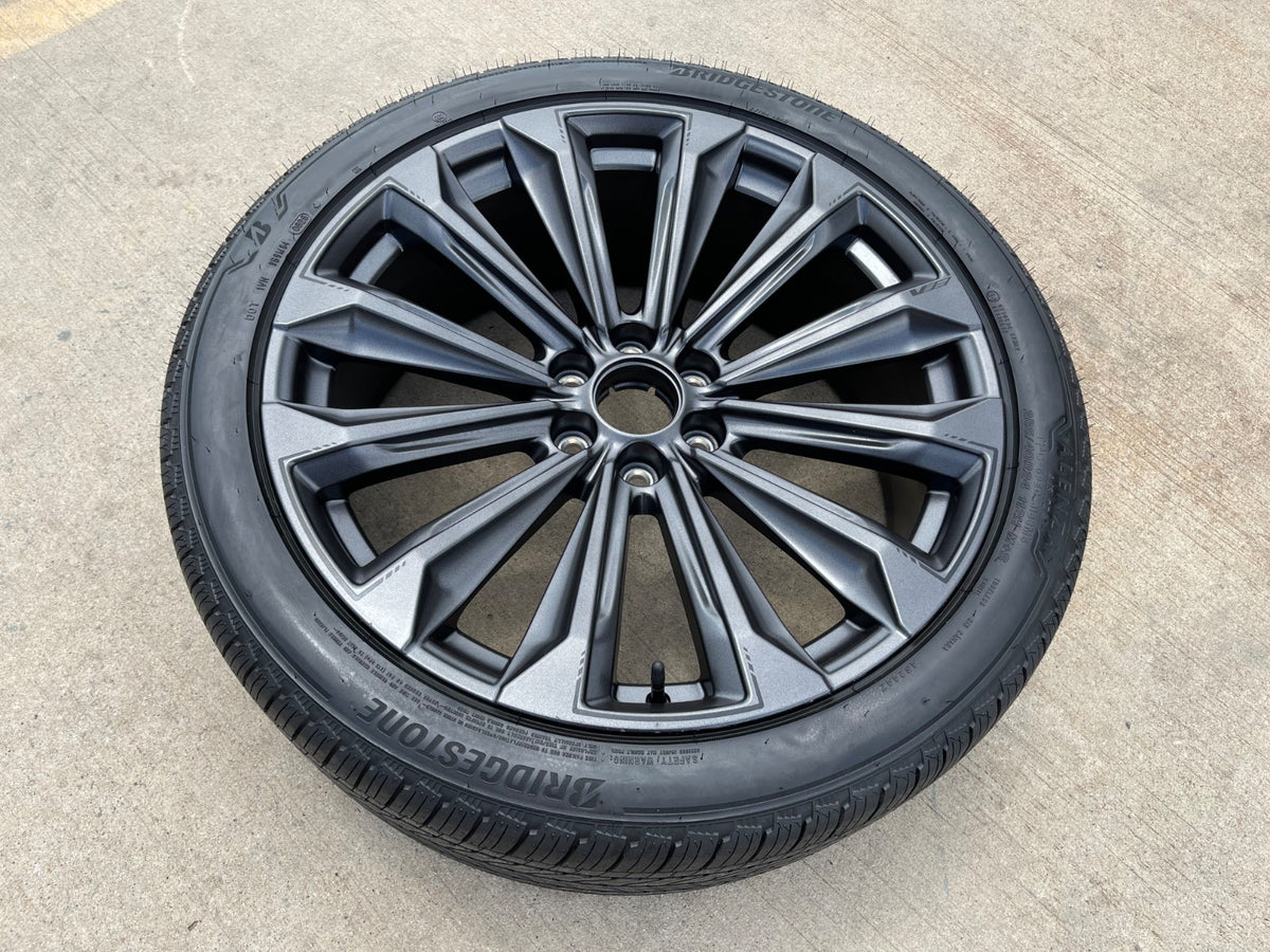 (1) 24" Cadillac Escalade V OEM 84949597 wheel rim tire 2025 2026 2027