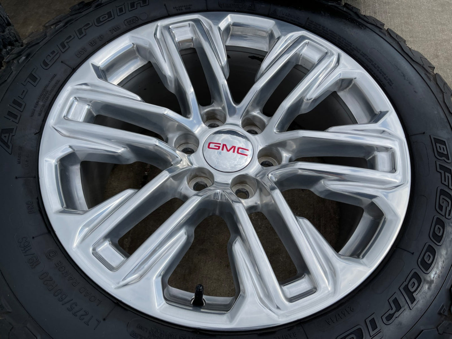 20" GMC Yukon Sierra Tahoe Silverado OEM 2120 14024 wheels rims BFG KO2 A/T 33"