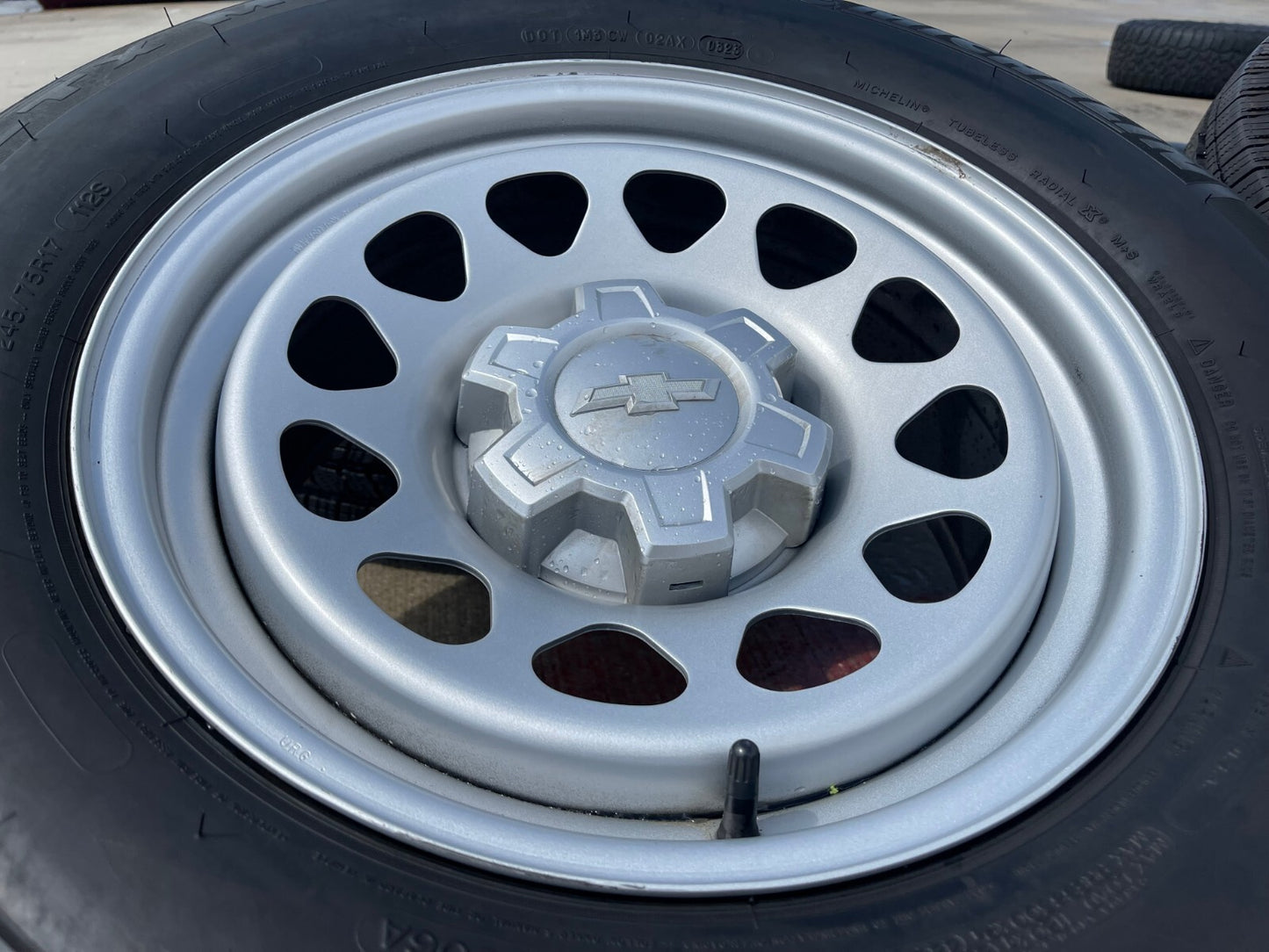 17" Chevy Silverado Sierra OEM wheels rims Tahoe Colorado 8130 Canyon MICHELIN