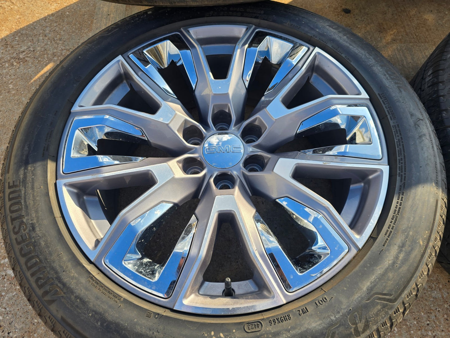 22" GMC Yukon Chevy Tahoe Escalade OEM chrome 95513 wheels rims BRIDGESTONE