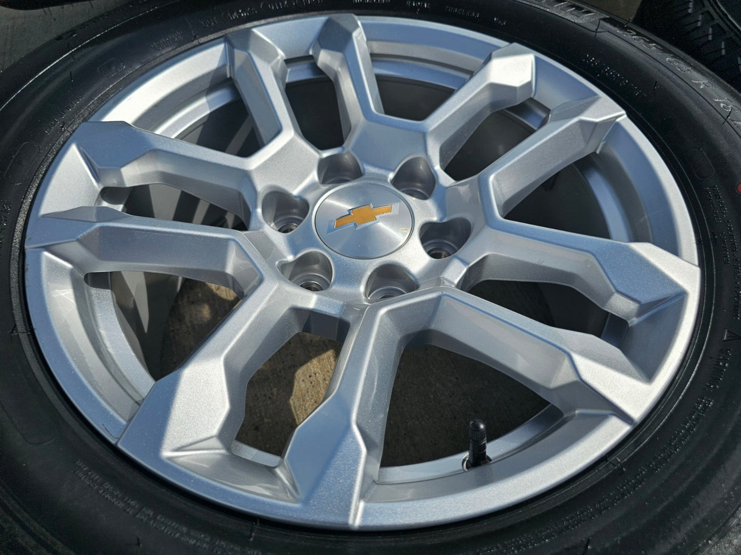 18" Chevy Silverado Suburban Tahoe OEM 14091 wheels rims GMC SET MICHELIN NEW