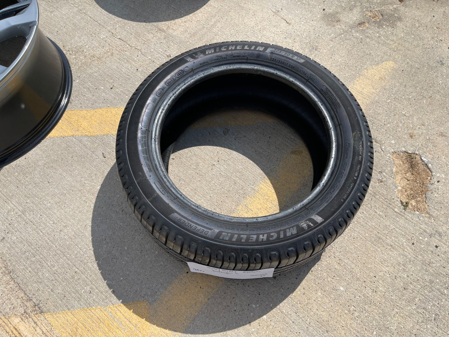 (1) 225/50/17 Michelin Defender 2 tire 225/50R17 98H XL M+S