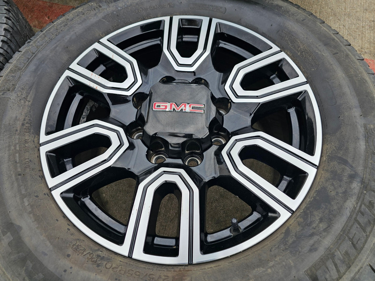 20" GMC Sierra AT4 2500 3500 OEM wheels rims 5950 Silverado MICHELIN