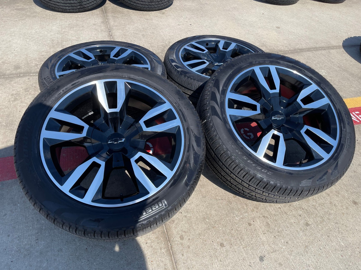 22" Chevy Silverado Tahoe Suburban RST OEM 5620 wheels rims PIRELLI SET