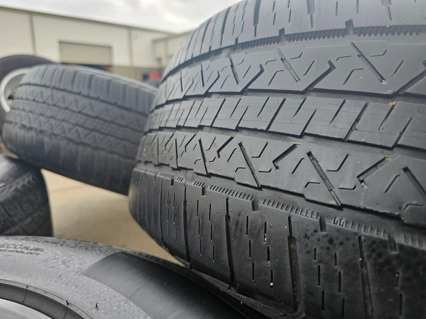 18" Chevy Colorado REDLINE OEM wheels rims 5747 5818 tires 2019 2020 2021 2022