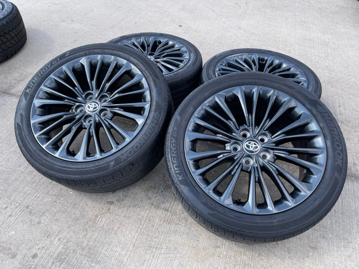 18" Toyota Avalon Camry OEM wheels rims 75233 CHR 2018 2019 2020 2022 2023 2024